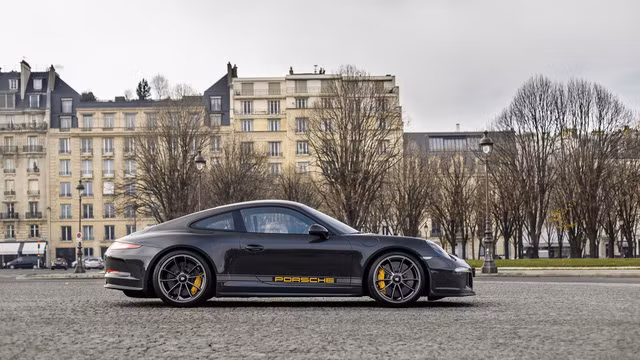 day la chiec xe the thao porsche 911 r co 1 khong 2 tren the gioi