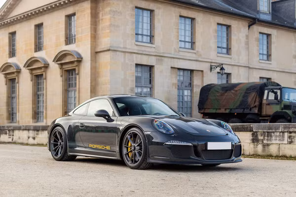 day la chiec xe the thao porsche 911 r co 1 khong 2 tren the gioi