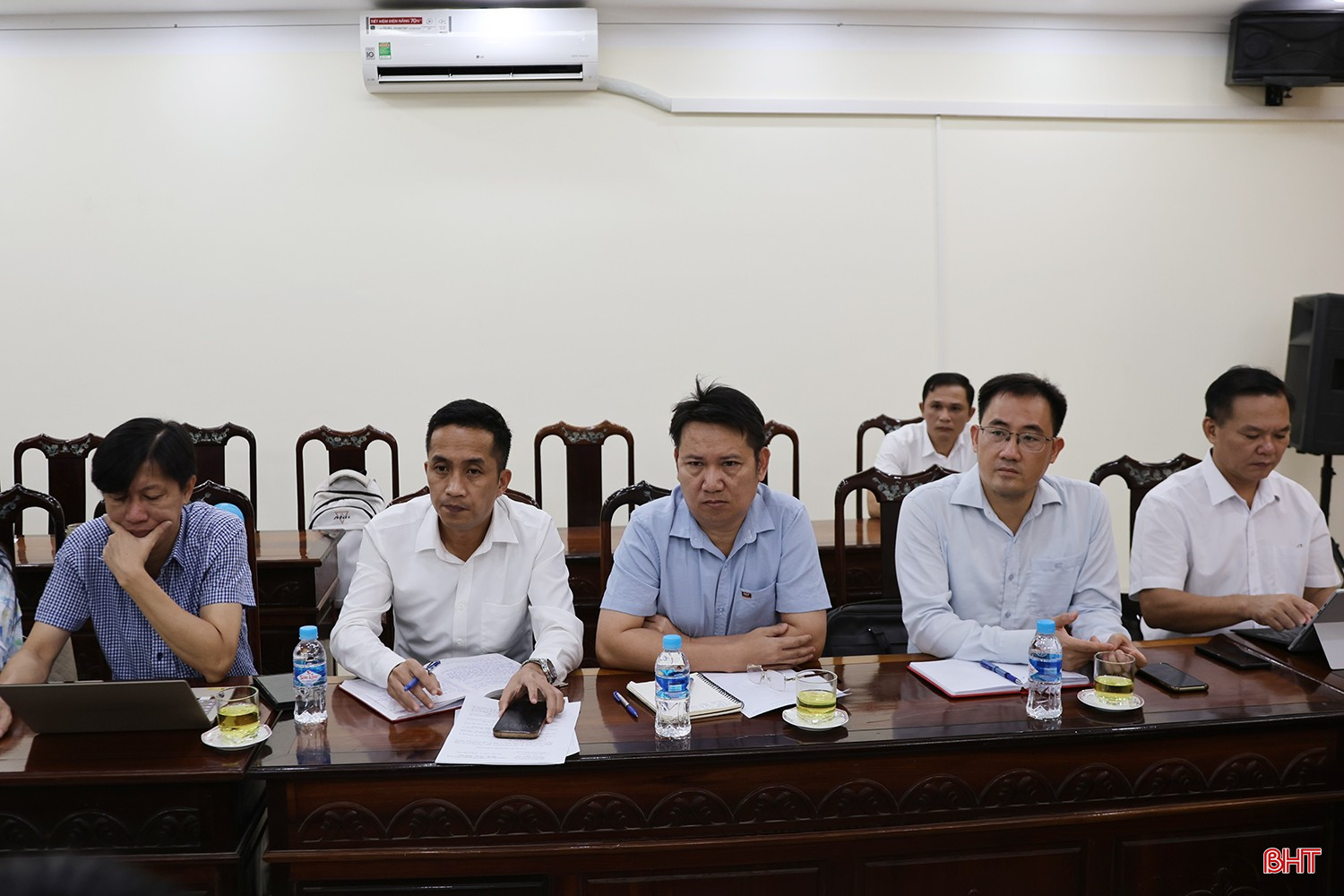 Lãnh đạo Sở Nông nghiệp và Môi trường tiếp và trao đổi với đoàn công tác một số nội dung.