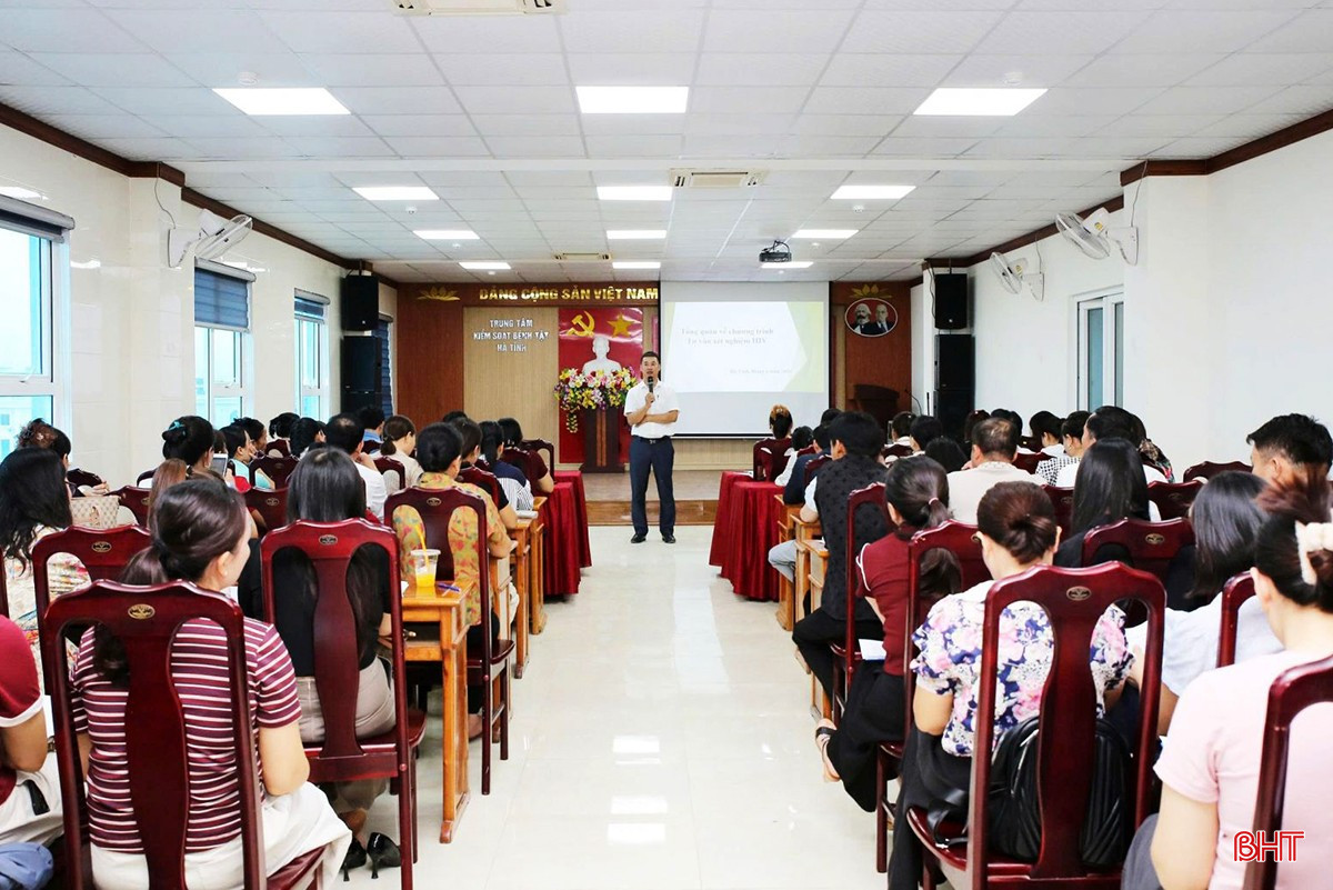 bqbht_br_to-chuc-cac-lop-tap-huan-tu-van-xet-nghiem-hiv-tai-cong-donga.jpg