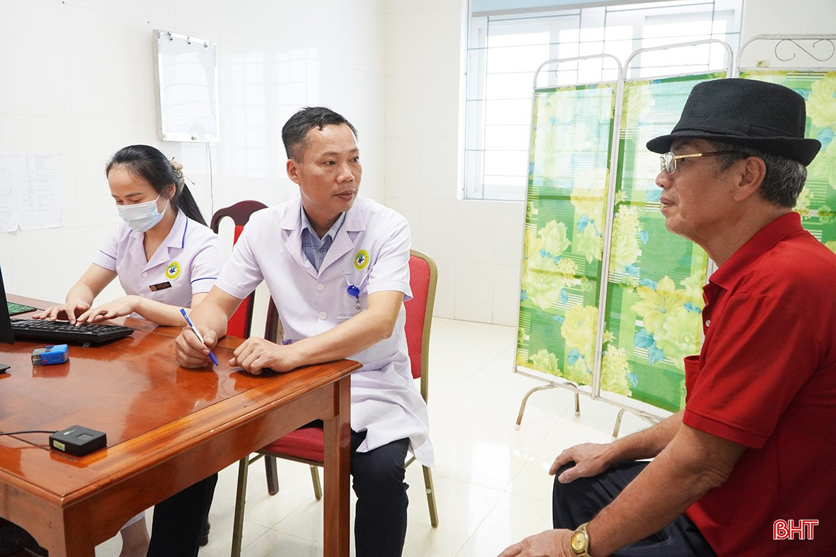 bqbht_br_benh-nhan-tran-van-thanh-xa-duc-thinh-den-kham-benh-duoc-trong-moi-truong-trong-lanha.jpg