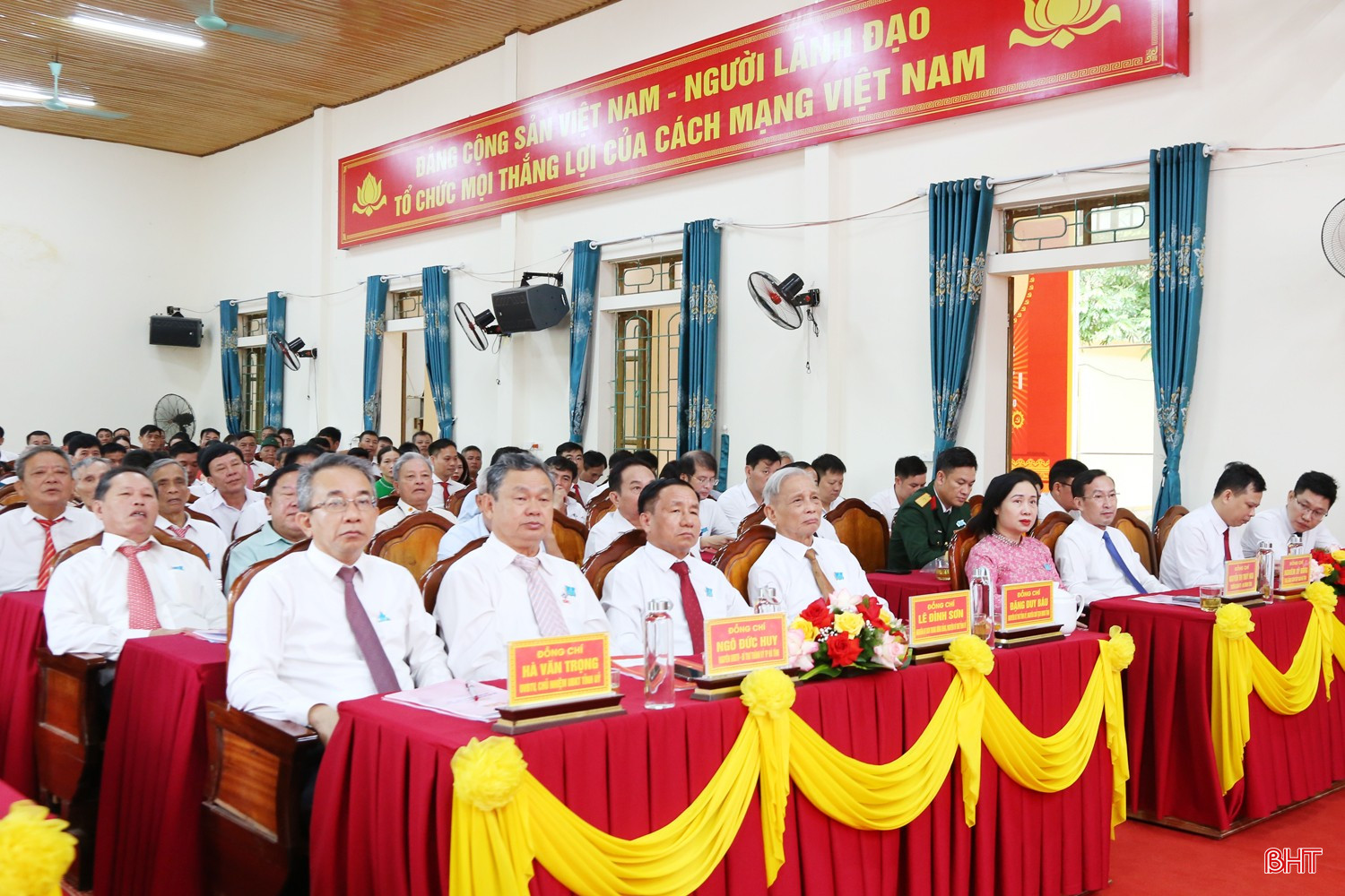 Các đại biểu tham dự đại hội.