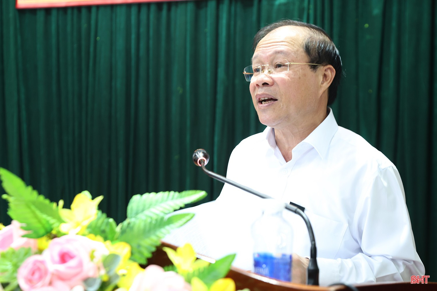 Ông Nguyễn Hoài Sơn - Bí thư Đảng ủy phường Sông Trí báo cáo các nội dung liên quan tại hội nghị.