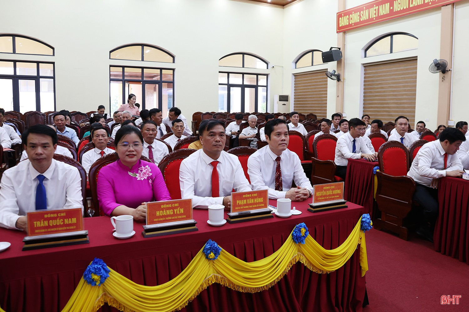 Các đại biểu tham dự hội nghị.