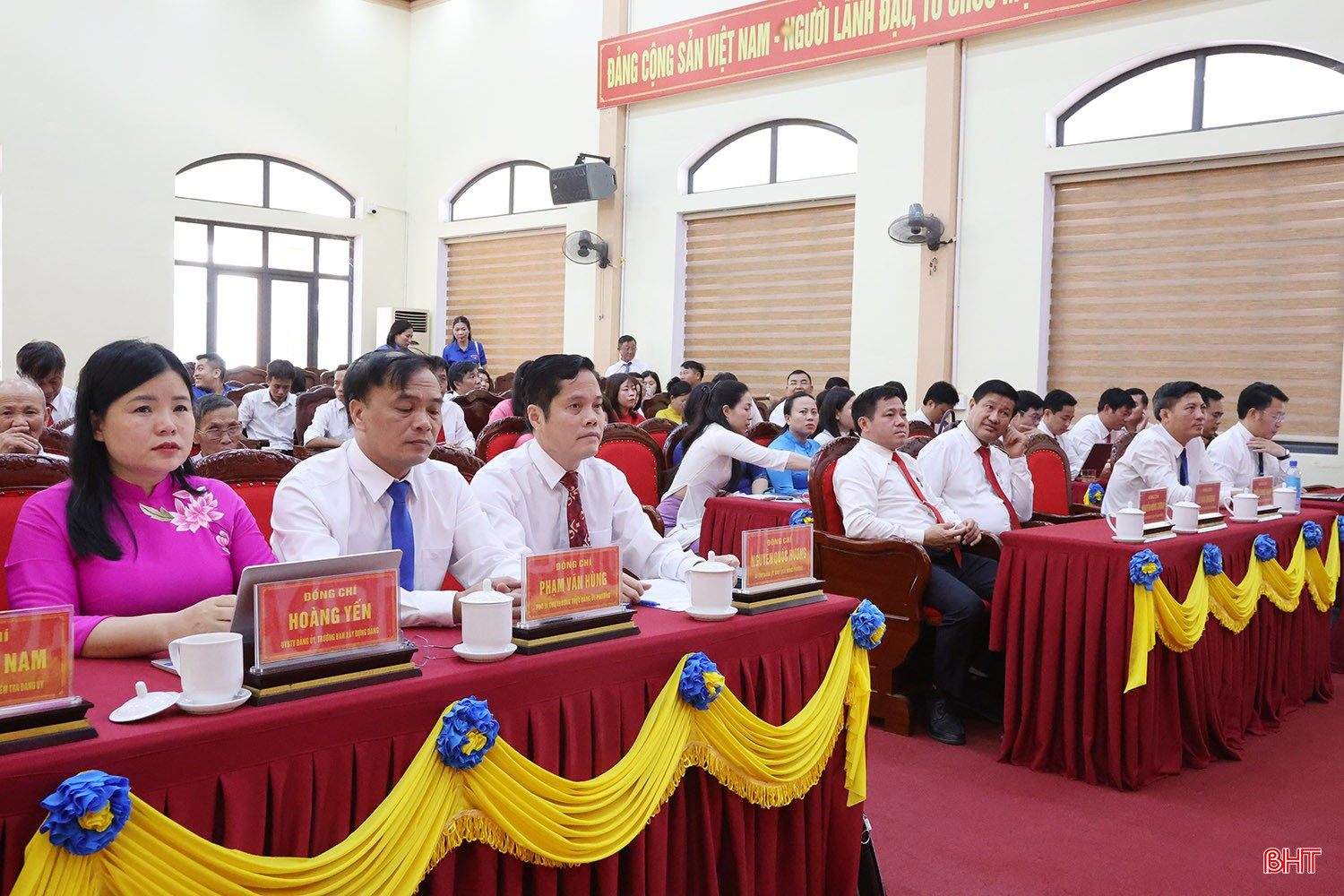 Phường Hoành Sơn tổ chức lễ trao tặng Huy hiệu Đảng đợt 2/9.