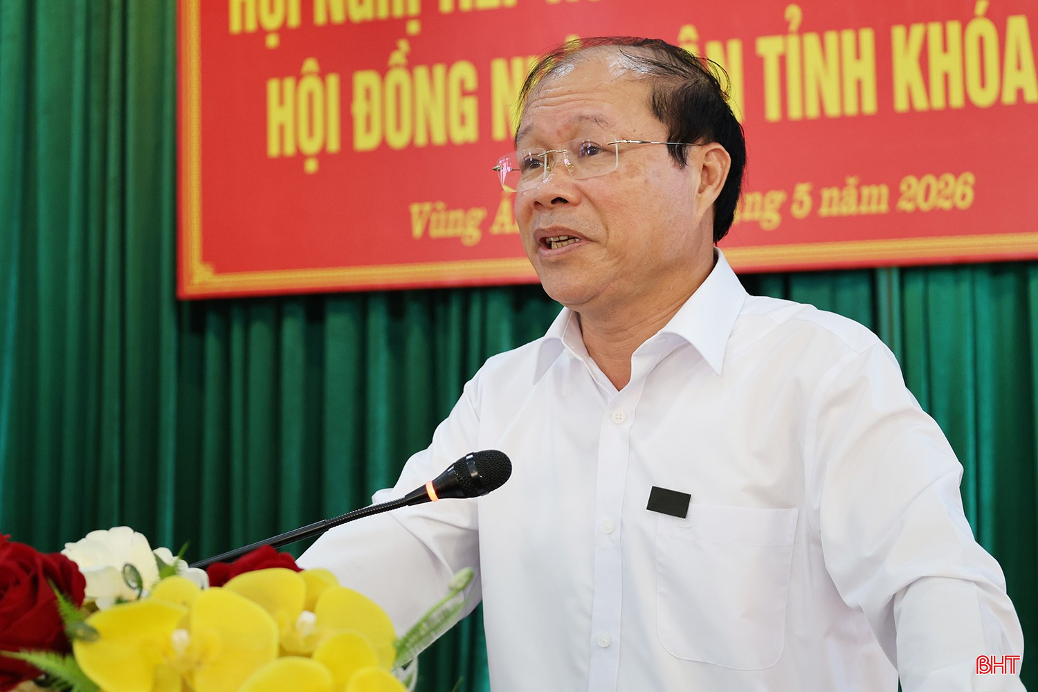 Ông Nguyễn Hoài Sơn - Bí thư Đảng ủy phường Sông Trí tiếp thu ý kiến của cử tri.