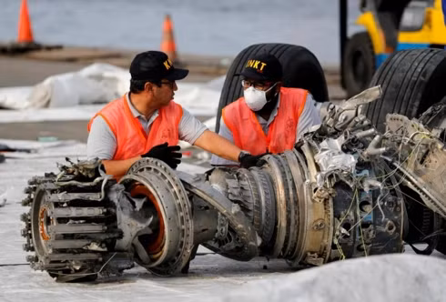 Tìm thấy hộp đen máy bay Indonesia rơi xuống biển khiến 189 người chết
