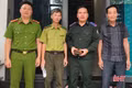Người dân tự nguyện giao nộp cá thể rùa vàng quý hiếm