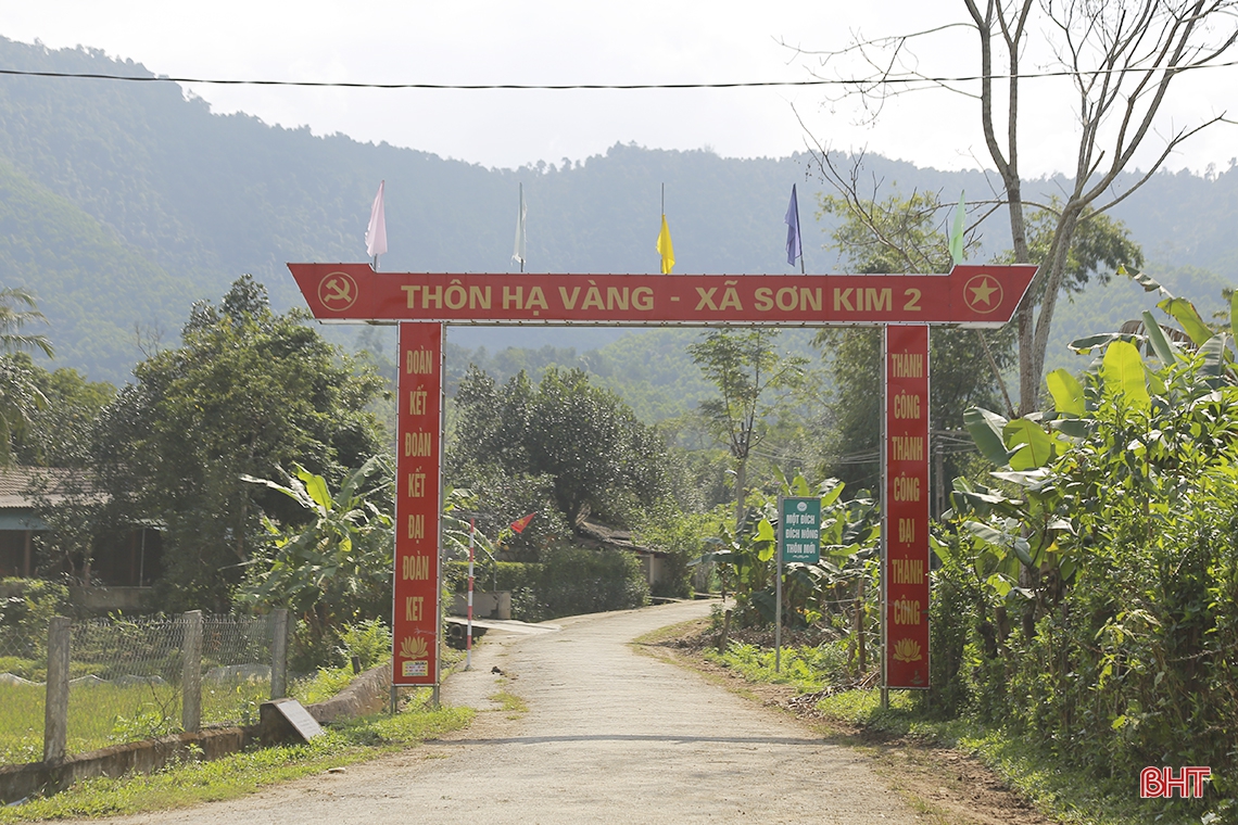 Nữ trưởng thôn “3 vai” giúp người dân vùng biên Hà Tĩnh xóa nghèo