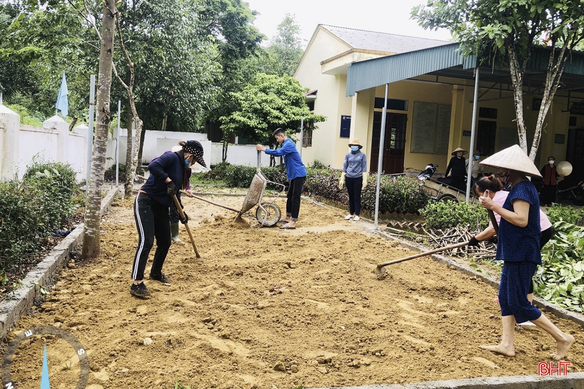 Nữ trưởng thôn “3 vai” giúp người dân vùng biên Hà Tĩnh xóa nghèo