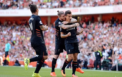 coutinho thang hoa liverpool danh bai arsenal ngay tai emirates