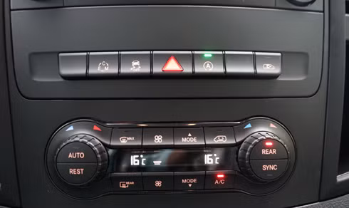mercedes vito xe gia dinh gia 1 85 ty dong tai viet nam