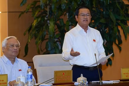 dan cam tien trong tay nhung khong biet di dau ve dau