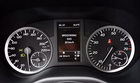 mercedes vito xe gia dinh gia 1 85 ty dong tai viet nam