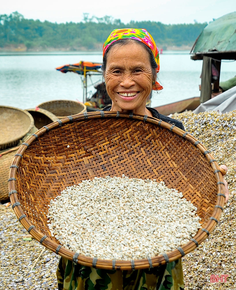 Về làng chao hến bên bờ sông La