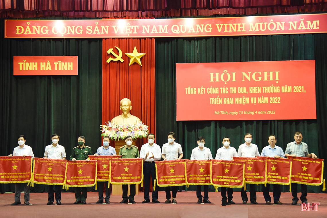 Đoàn kết, đổi mới, thi đua hoàn thành vượt mức các chỉ tiêu, nhiệm vụ