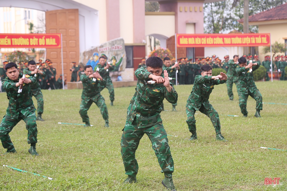 Lực lượng vũ trang Hà Tĩnh ra quân huấn luyện năm 2023