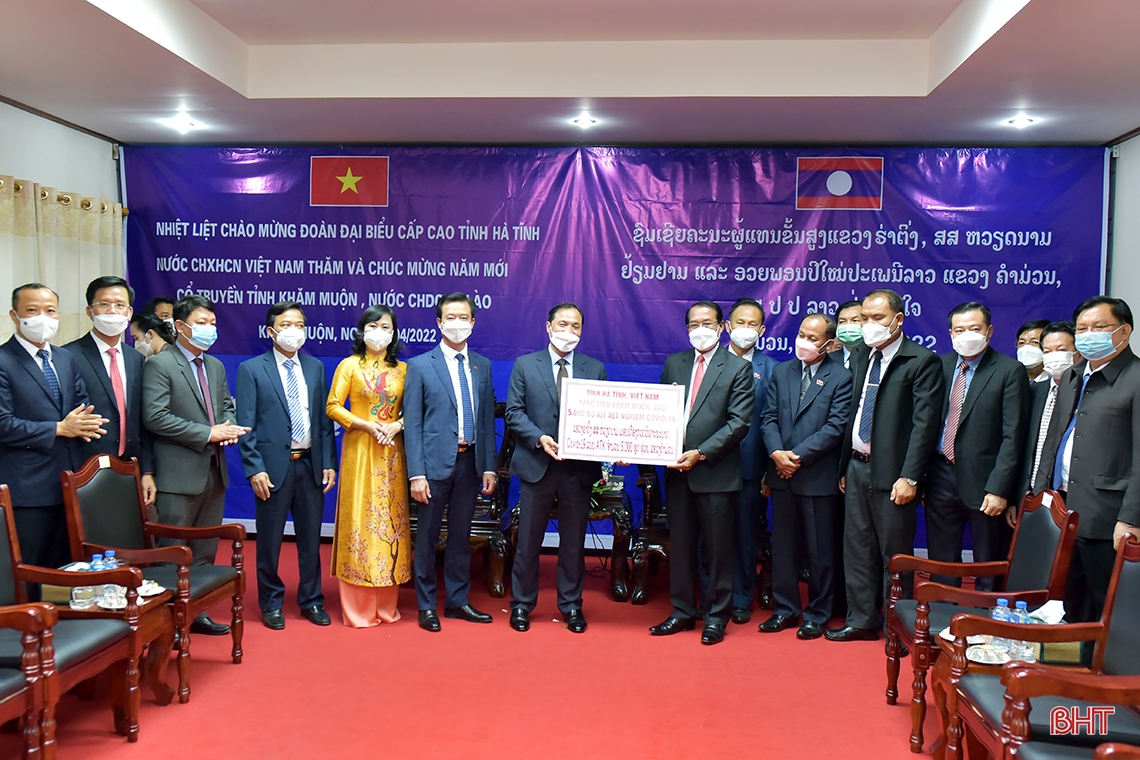 Lãnh đạo Hà Tĩnh chúc tết cổ truyền Bunpimay tỉnh Khăm Muộn