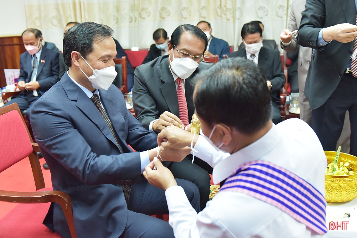 Lãnh đạo Hà Tĩnh chúc tết cổ truyền Bunpimay tỉnh Khăm Muộn