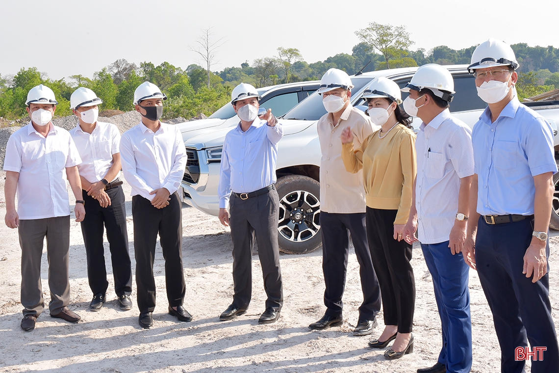 Lãnh đạo Hà Tĩnh chúc tết cổ truyền Bunpimay tỉnh Khăm Muộn