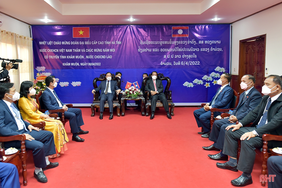 Lãnh đạo Hà Tĩnh chúc tết cổ truyền Bunpimay tỉnh Khăm Muộn