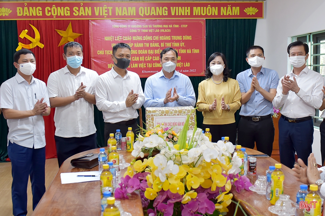 Lãnh đạo Hà Tĩnh chúc tết cổ truyền Bunpimay tỉnh Khăm Muộn