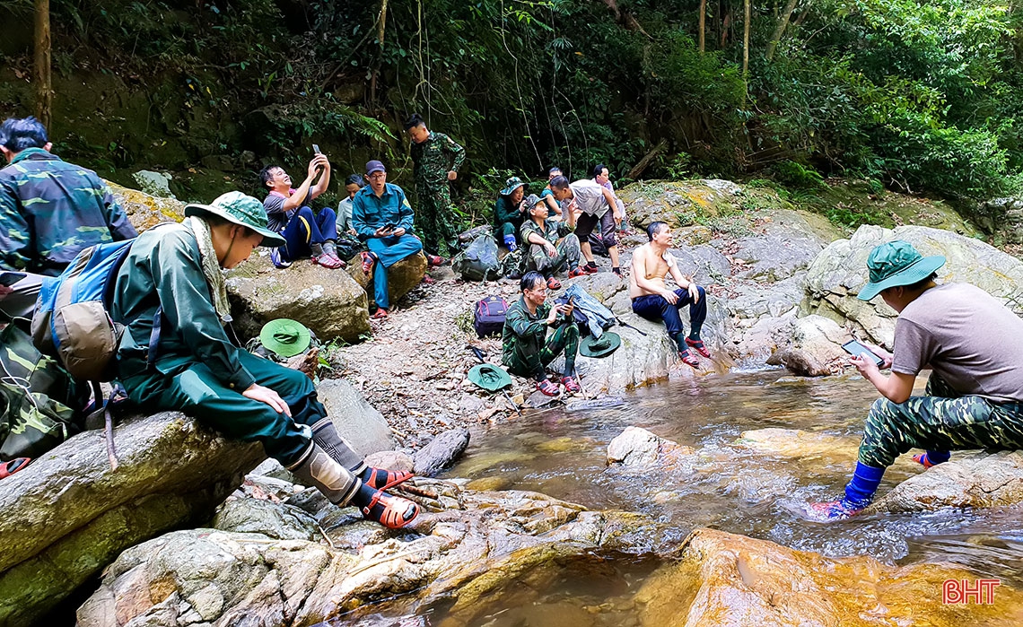 Hành trình vượt hơn 14 km đường rừng khảo sát thác Vũ Môn