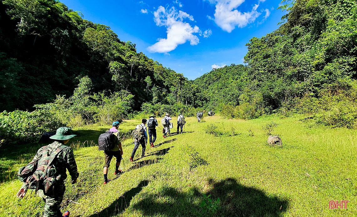 Hành trình vượt hơn 14 km đường rừng khảo sát thác Vũ Môn