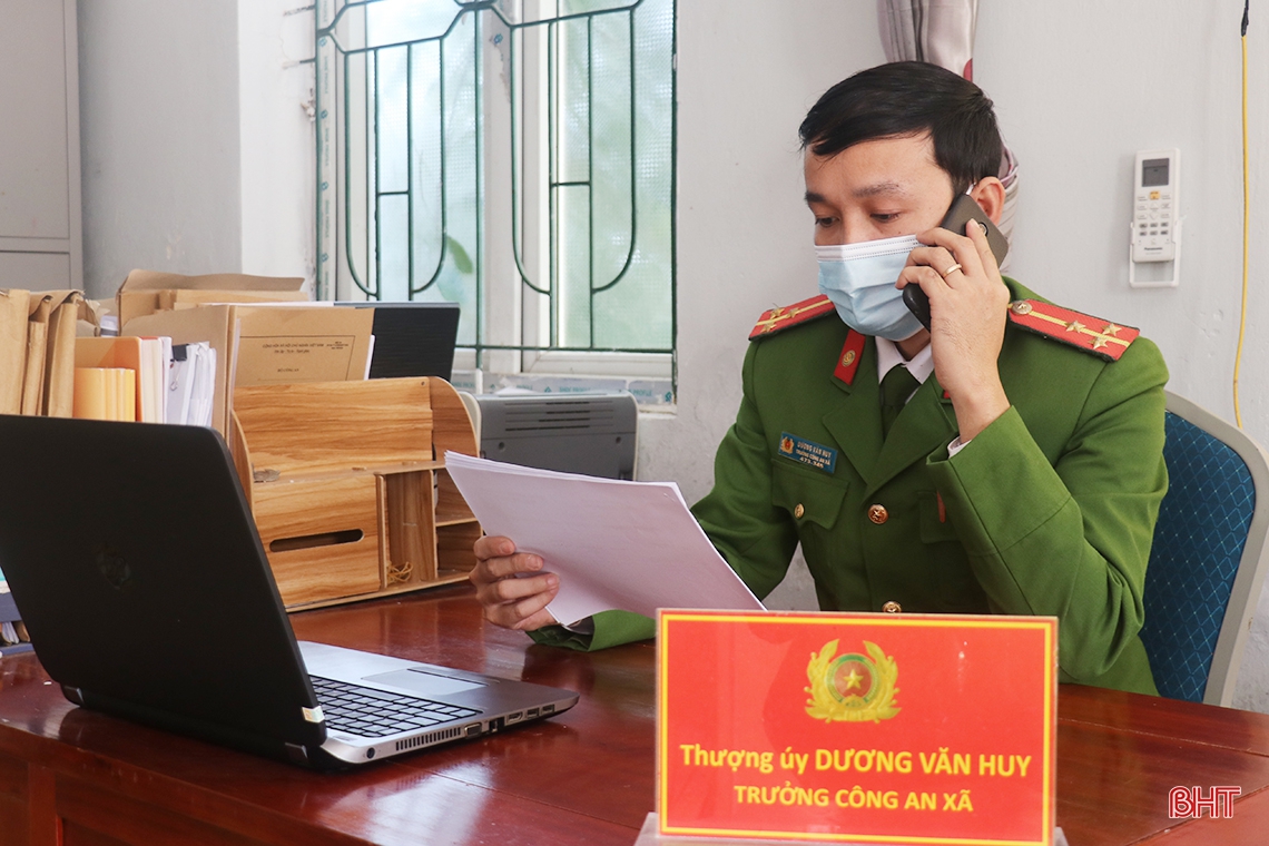 Công an xã Thạch Long nỗ lực chung tay ngăn dịch lây lan trong cộng đồng