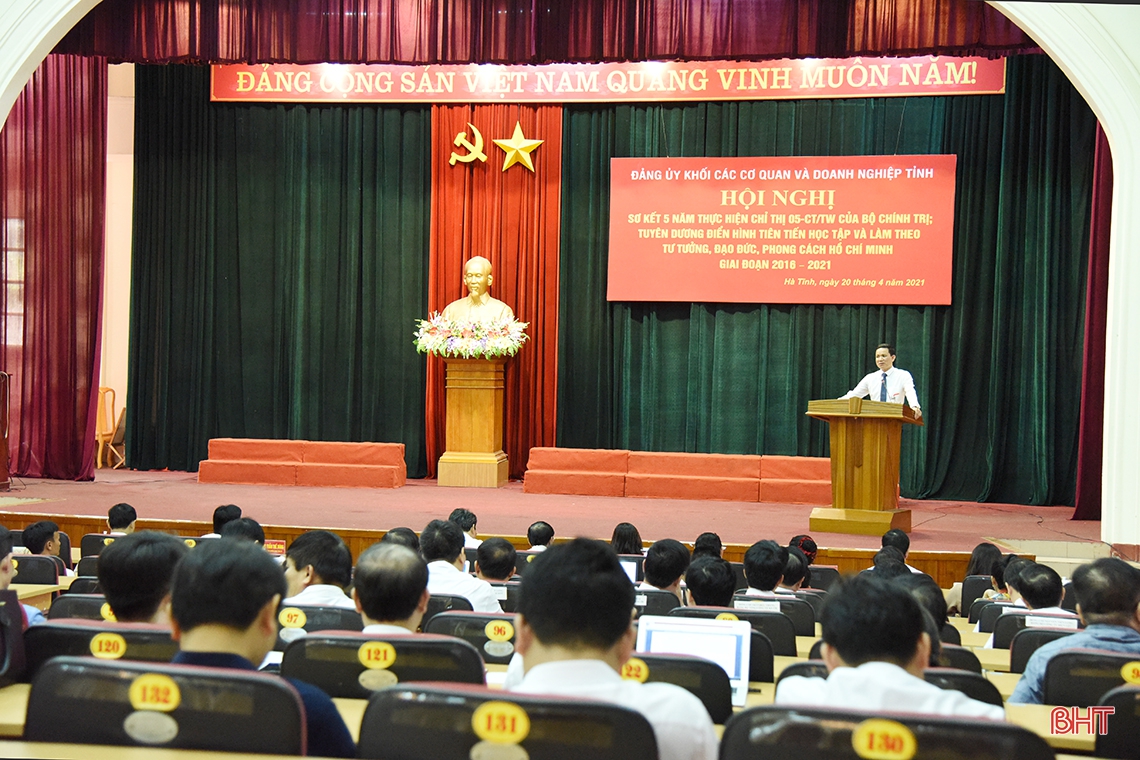 Đảng ủy Khối CCQ&DN Hà Tĩnh tuyên dương 48 tập thể, cá nhân tiêu biểu học và làm theo Bác