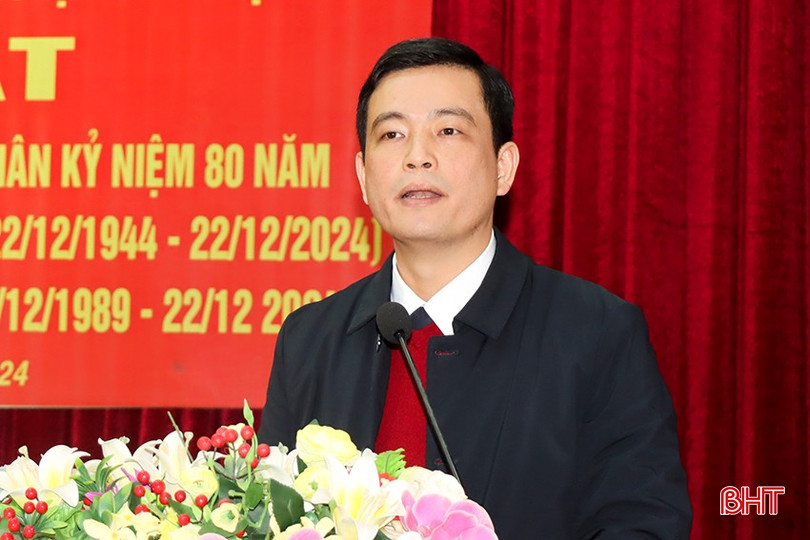 Bí thư Huyện ủy Nguyễn Thành Đồng phát biểu tại buổi gặp mặt.