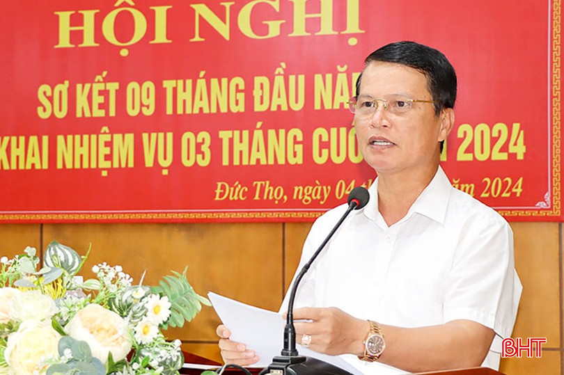 Phó Bí thư Thường trực Huyện ủy Đặng Giang Trung báo cáo kết quả lãnh đạo thực hiện nhiệm vụ chính trị, công tác xây dựng Đảng 9 tháng, triển khai nhiệm vụ 3 tháng cuối năm 2024.