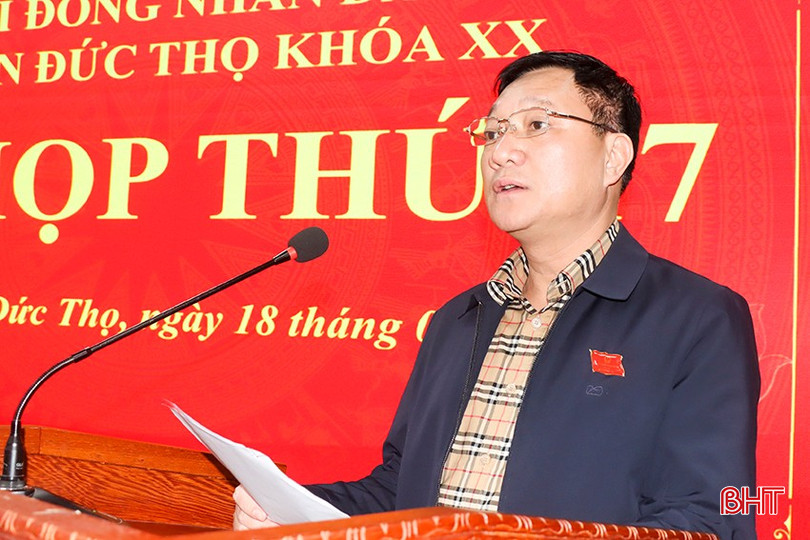 Chủ tịch UBND huyện Đức Thọ Trần Hoài Đức thông qua tờ trình tổ chức, thành lập lại các phòng ban chuyên môn của huyện