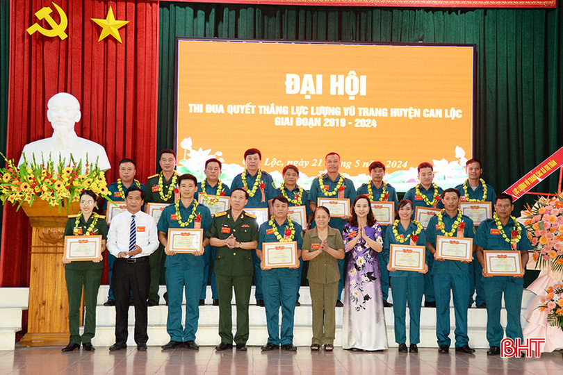 Dịp này, 8 tập thể và 7 cá nhân có thành tích xuất sắc trong phong trào thi đua quyết thắng giai đoạn 2019 - 2024 đã được nhận giấy khen của UBND huyện.
