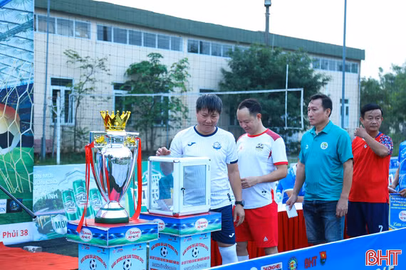 10 đội tranh tài Giải Bóng đá lão tướng gây quỹ từ thiện tranh cúp Bằng Sport