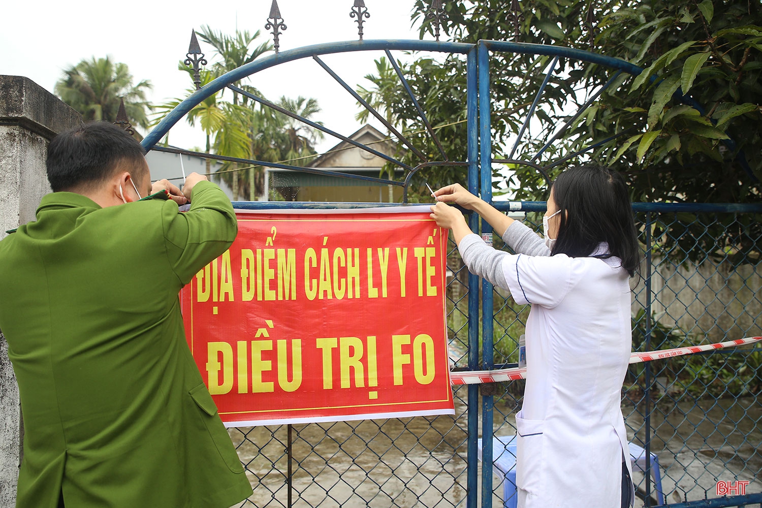 Mỗi cán bộ, nhân viên y tế Hà Tĩnh là tấm gương sáng về y đức