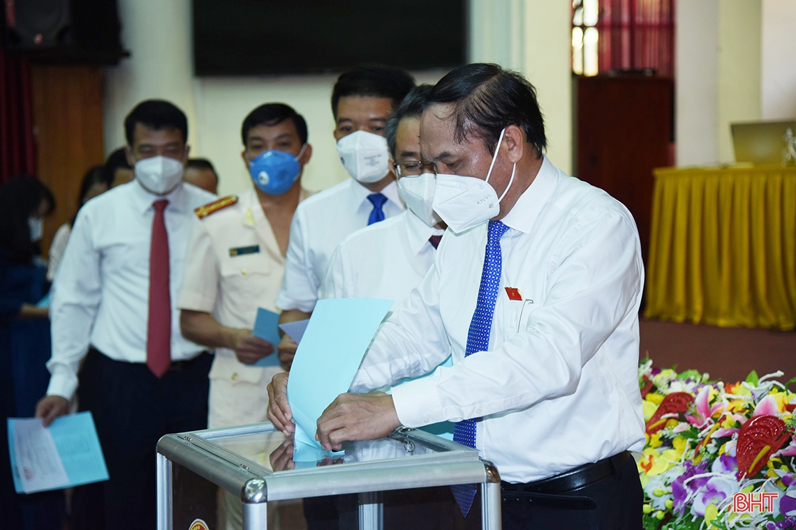 Xây dựng tập thể UBND tỉnh Hà Tĩnh đoàn kết, liêm chính, kỷ cương