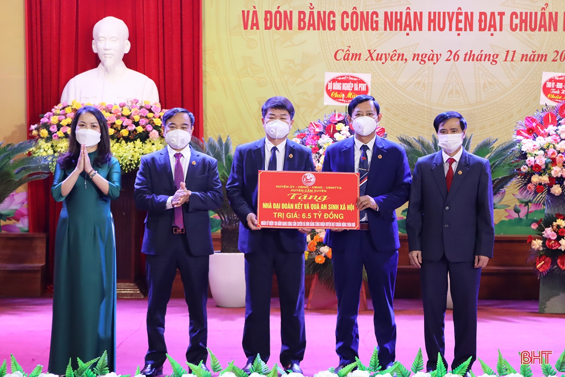 Kỷ niệm 180 năm danh xưng Cẩm Xuyên và đón bằng công nhận huyện nông thôn mới