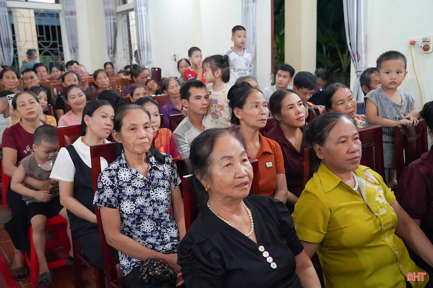Đông đảo người dân tham gia ngày hội.