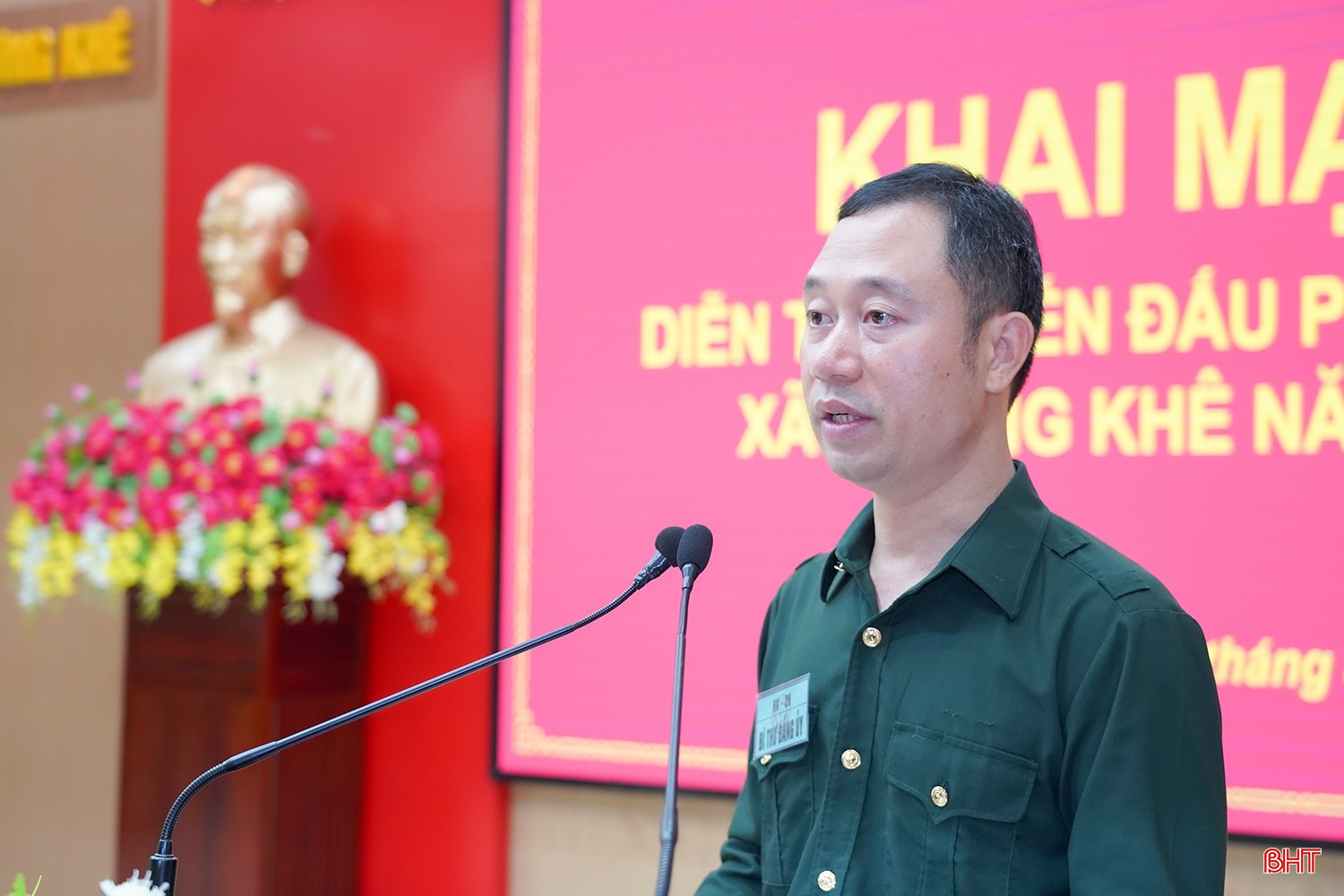 Đồng chí Trần Quang Nhật - Bí thư Đảng ủy, Chủ tịch HĐND xã Hương Khê phát biểu khai mạc diễn tập.