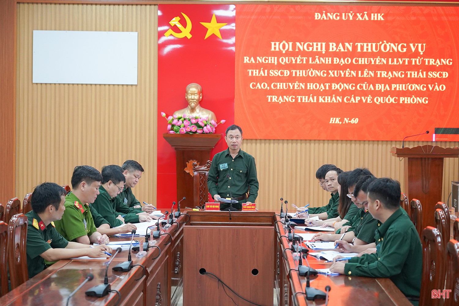 Thường trực Đảng ủy xã Hương Khê tổ chức hội nghị Ban Thường vụ ra nghị quyết lãnh đạo chuyển lực lượng vũ trang từ trạng thái thường xuyên lên trạng thái sẵn sàng chiến đấu cao; chuyển địa phương vào trạng thái khẩn cấp về quốc phòng.