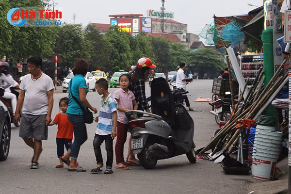 pho khong via he o ha tinh nhu chua bao gio co ngay ra quan