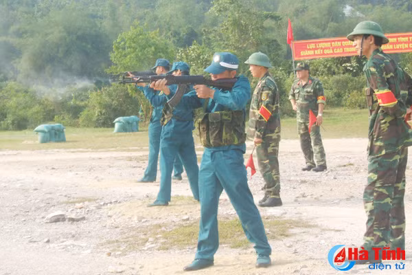 xem chien sy dqtv huyen duc tho ban sung danh vo
