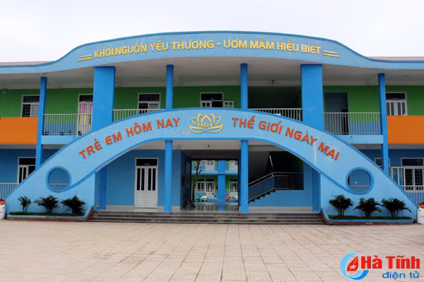 thi xa ky anh sap co truong tieu hoc tu thuc hon 25 ty dong