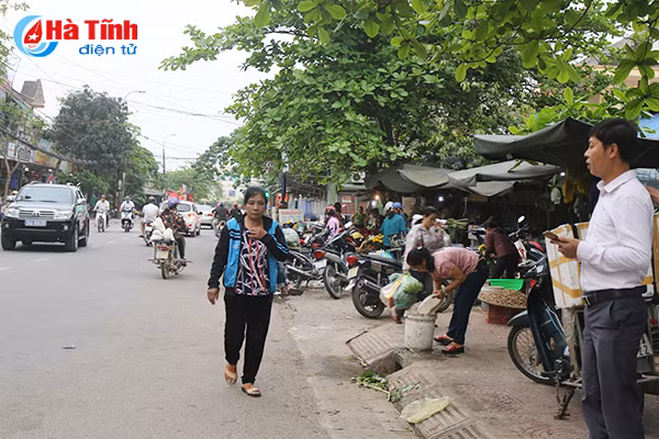 pho khong via he o ha tinh nhu chua bao gio co ngay ra quan