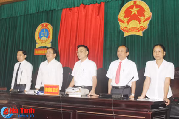 mo lai phien toa xet xu vu phu phep 8 ty dong tien hoan thue