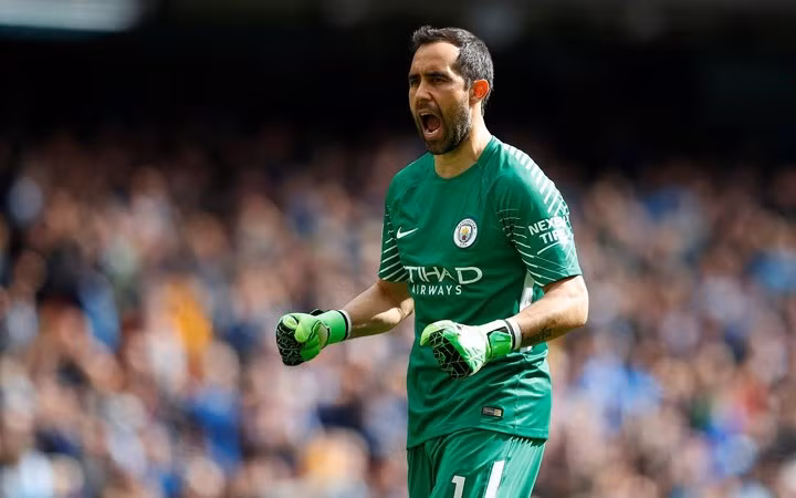 doi hinh cong thu toan dien giup man city vuot qua liverpool