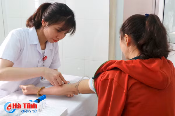 bvdk thanh pho ha tinh trien khai dich vu lay mau xet nghiem tai nha