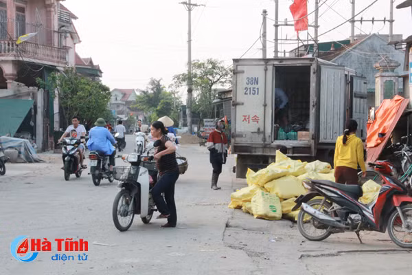gom kho dong lanh ve mot moi tien ca doi duong