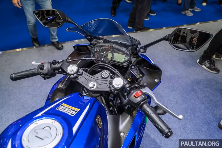 tron bo anh 2 xe the thao yamaha yzf r3 va r15 vua ra mat tai bangkok